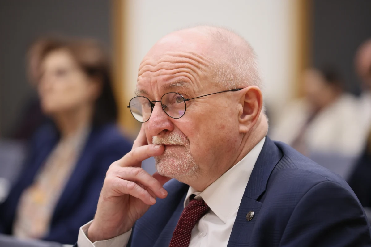 Profesor Jan Malicki nie odpuszcza. Jak dowiedział się reporter RMF FM, dyrektor Studium Europy Wschodniej złożył w prokuraturze zażalenie na umorzenie śledztwa, które miało wyjaśnić, czy w połowie grudnia zeszłego roku ktoś go napadł na warszawskim Powiślu. Prokuratura uznała, że doznał obrażeń głowy wskutek potknięcia.