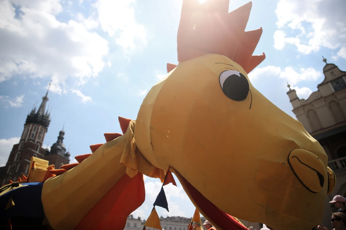 Krakowski Teatr Groteska szuka wolontariuszy, którzy chętni będą do współtworzenia wyjątkowego plenerowego wydarzenia - 24. Wielkiej Parady Smoków.