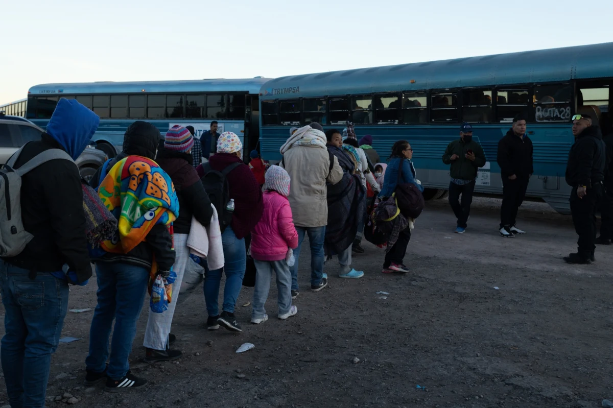 2200 mieszkańców Suwałk w Podlaskiem podpisalo się pod projektem uchwały zakazującej zbiorowego i indywidualnego zakwaterowania cudzoziemców. Nie chcą, by w razie takiej potrzeby, w ramach paktu migracyjnego, cudzoziemcy byli umieszczani np. w szkołach czy internatach. Kontrowersyjny dokument został złożony w piątek w urzędzie miasta. 