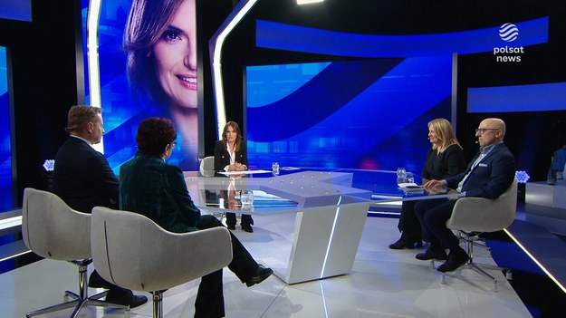 - Zwycięzca tej debaty jest jeden - miasto Końskie - ocenił w programie "Lepsza Polska" Krzysztof Łapiński, były rzecznik prezydenta RP. Prof. Ewa Pietrzyk-Zieniewicz oceniła z kolei, że na chwilę przed rozpoczęciem wydarzenia mamy do czynienia z "ogromnym bałaganem". Debata w Końskich o godzinie 20. W Końskich o godzinie 20:00 rozpoczyna się debata kandydatów na prezydenta. O tym, kto może na niej zyskać, a kto straci, dyskutują w programie "Lepsza Polska" goście Doroty Gawryluk. Początkowo udział w niej zadeklarowali jedynie Rafał Trzaskowski oraz Karol Nawrocki. Chęć debaty zgłosiło również kilku innych polityków, a na chwilę przed jej rozpoczęciem wciąż nie jest jasne, kto weźmie w niej udział. - Mamy do czynienia przede wszystkim z ogromnym bałaganem - skomentowała prof. Ewa Pietrzyk-Zieniewicz, politolog z Uniwersytetu Warszawskiego. - Po drugie z całkowitym nieliczeniem się z tym, że wybory prezydenckie są to jednak wybory prestiżowe dla tych, którzy biorą w nich udział i jakieś święto demokracji, dla tych, którzy biorą w niej udział, a przynajmniej powinno się trzymać takie dekorum. Tu go nie ma - dodała. Jak oceniła "wielkiej debaty nie będzie". - Ponieważ debaty z natury rzeczy powinny być jakoś przygotowane. A my na godzinę przed debatą w ogóle nie wiemy, kto będzie debatował - wskazała. Jej zdaniem debata wywołuje wielkie emocje, ale są to emocje takie, jakie towarzyszą nam, idąc do kabaretu.