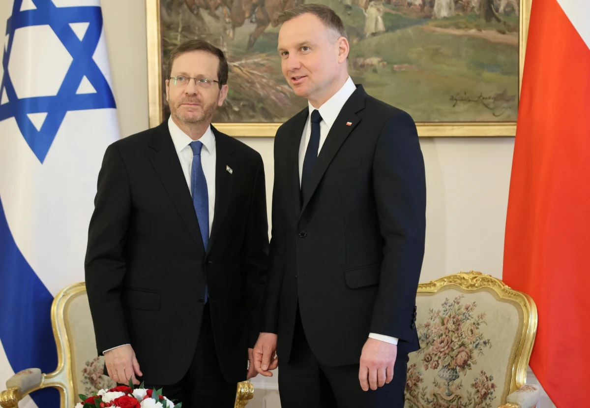 Andrzej Duda i prezydent Izraela Isaac Herzog wezmą 24 kwietnia udział w Marszu Żywych na terenie byłego niemieckiego obozu koncentracyjnego i zagłady Auschwitz-Birkenau - przekazała Kancelaria Prezydenta. Przed uroczystościami dojdzie do spotkania obu przywódców.