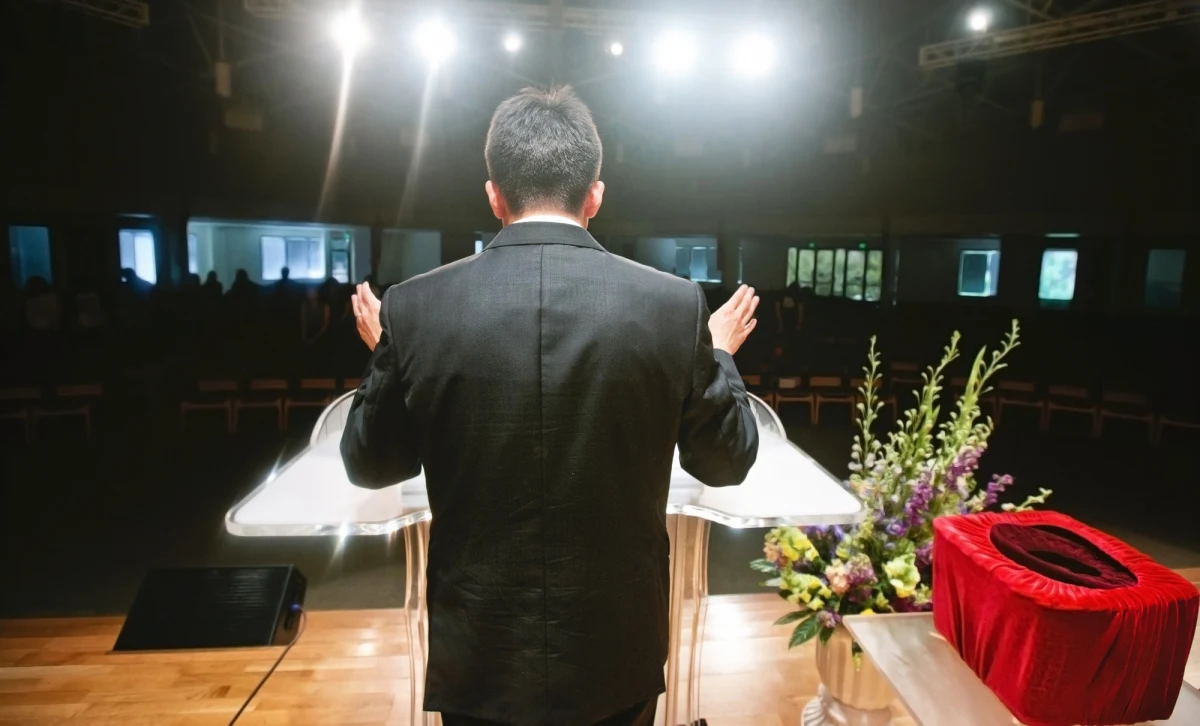 Amerykański pastor został porwany przez uzbrojonych mężczyzn, gdy odprawiał nabożeństwo w kościele w Republice Południowej Afryki. W akcję poszukiwawczą zaangażowano elitarną jednostkę policji RPA. 