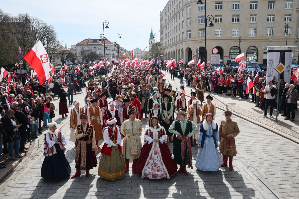 Najpierw msza, później polonez. Ruszył marsz w Warszawie