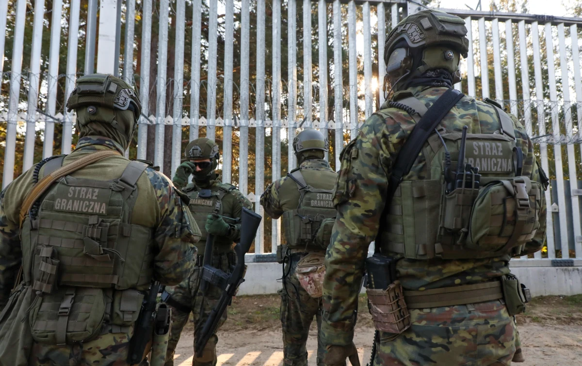 Do 82 wzrosła liczba słuchaczy Centrum Szkolenia Straży Granicznej w Kętrzynie (warmińsko-mazurskie) hospitalizowanych z powodu objawów zatrucia pokarmowego. Na razie nie wiadomo, co mogło być źródłem salmonelli, która wywołała zatrucie.