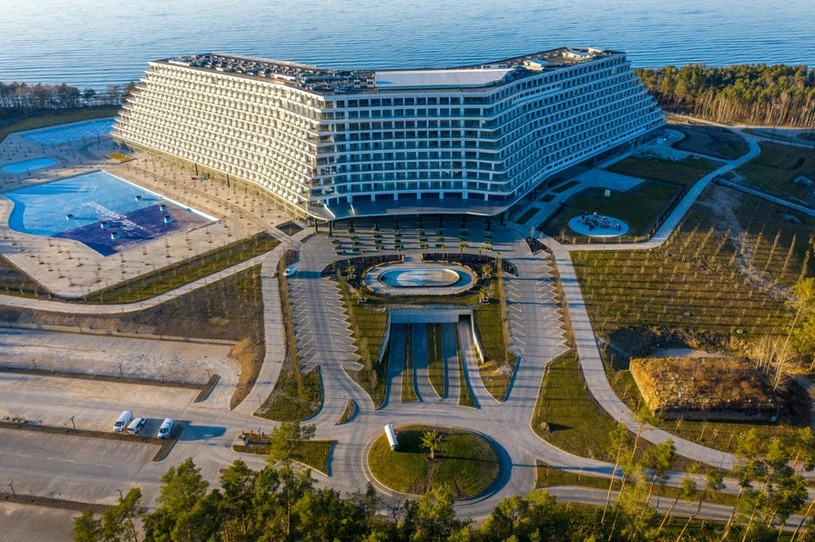 Potężny hotel w Pobierowie szuka ludzi. Otwarcie już wkrótce?