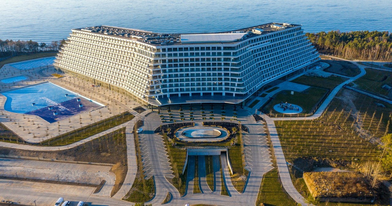 Potężny hotel w Pobierowie szuka ludzi. Otwarcie już wkrótce?
