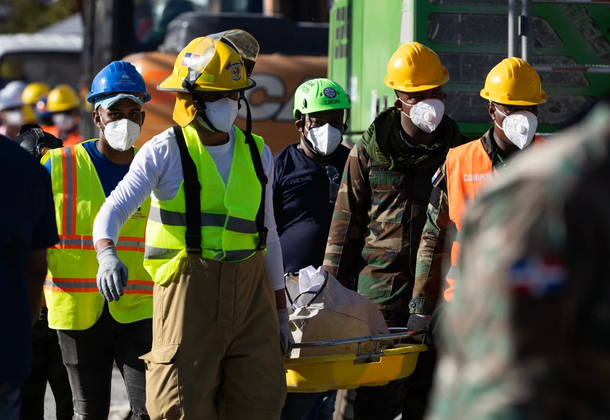 Co najmniej 225 osób nie żyje - to najnowsze dane po katastrofie dachu dyskoteki Jet Set w stolicy Dominikany, Santo Domingo. W szpitalach zmarły cztery osoby, które zostały ranne we wtorkowym wypadku i przebywały w szpitalach.