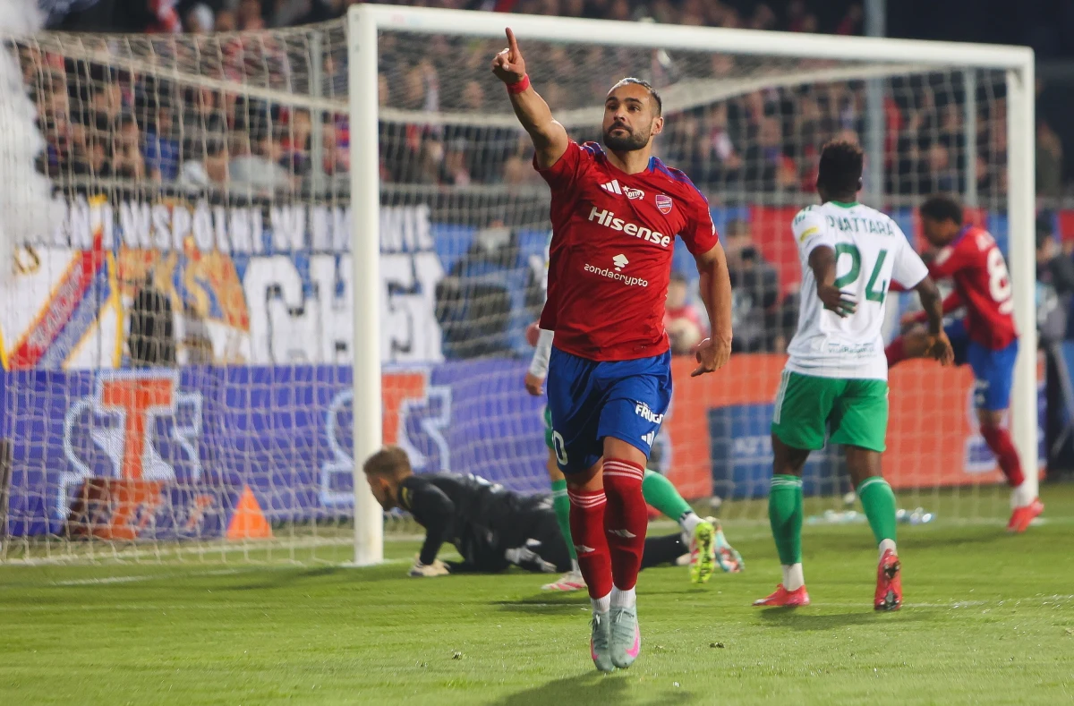 Po dwóch tygodniach odwraca się sytuacja w piłkarskiej Ekstraklasie. W 26. i 27. kolejce Raków Częstochowa rozgrywał mecze w poniedziałek i wiedział, co w weekend zrobili najgroźniejsi rywale – Lech i Jagiellonia. Teraz to piłkarze z Poznania i Białegostoku muszą odpowiedzieć na wczorajsze zwycięstwo lidera rozgrywek.