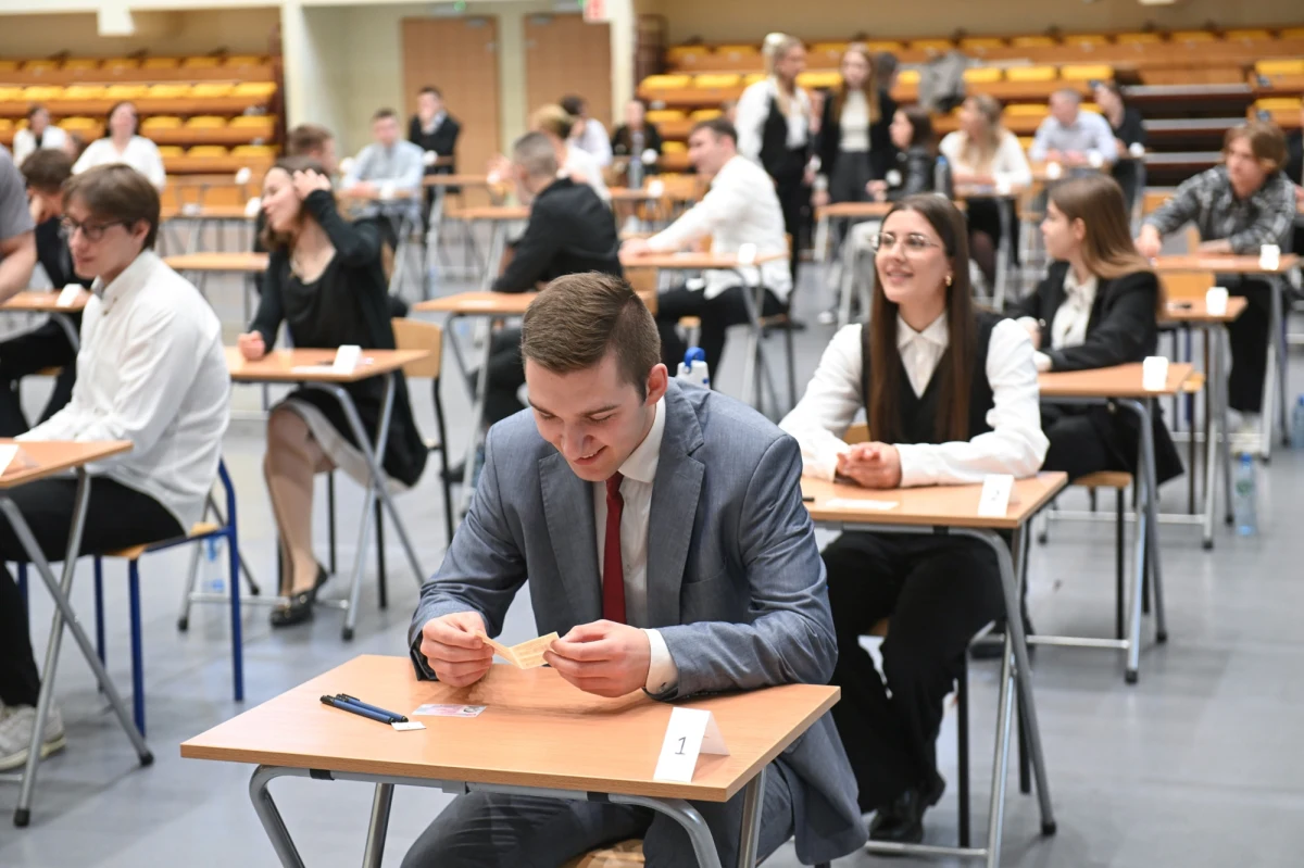 W 2025 roku egzamin maturalny zostanie przeprowadzony na nieco innych zasadach niż w latach poprzednich. Zmiany dotyczą m.in. języka polskiego i obcego. Szczegóły znajdziecie poniżej.