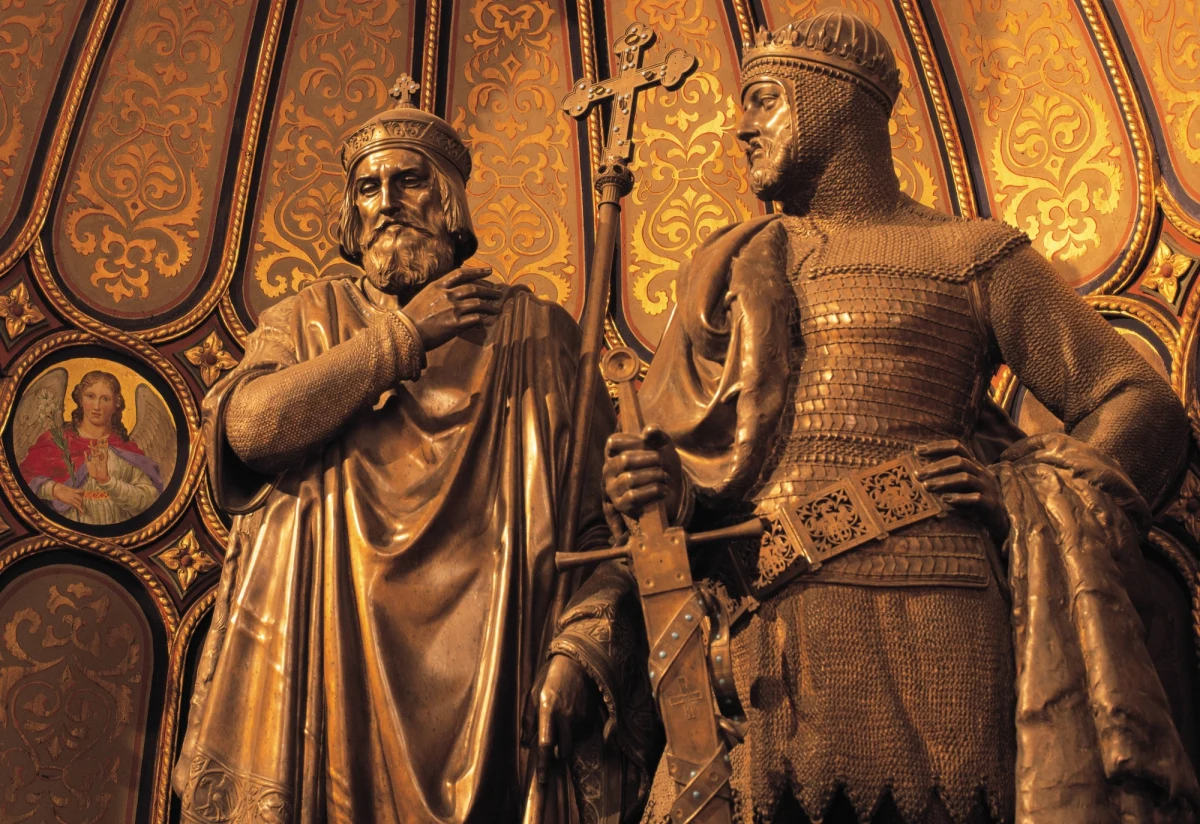 W Muzeum Archeologicznym w Poznaniu ruszyła wyjątkowa ekspozycja poświęcona Bolesławowi Chrobremu. Wystawa "Bolesław Chrobry z Poznania po władzę i koronę" to pierwszy etap całorocznego projektu związanego z jubileuszem 1000-lecia koronacji pierwszego polskiego króla. Na odwiedzających czekają nie tylko zabytki, lecz także interaktywne atrakcje i bogaty program wydarzeń towarzyszących.