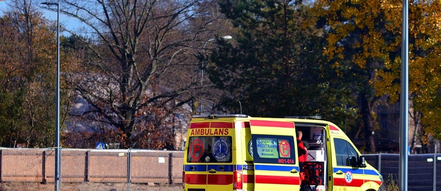Do groźnego wypadku doszło w Jaktorowie w powiecie grodziskim na Mazowszu. Ranny został 15-letni rowerzysta. Do szpitala trafiło też dwoje dzieci. Jechały samochodem, który dachował. Kierowca prawdopodobnie chciał uniknąć zderzenia z nastolatkiem.