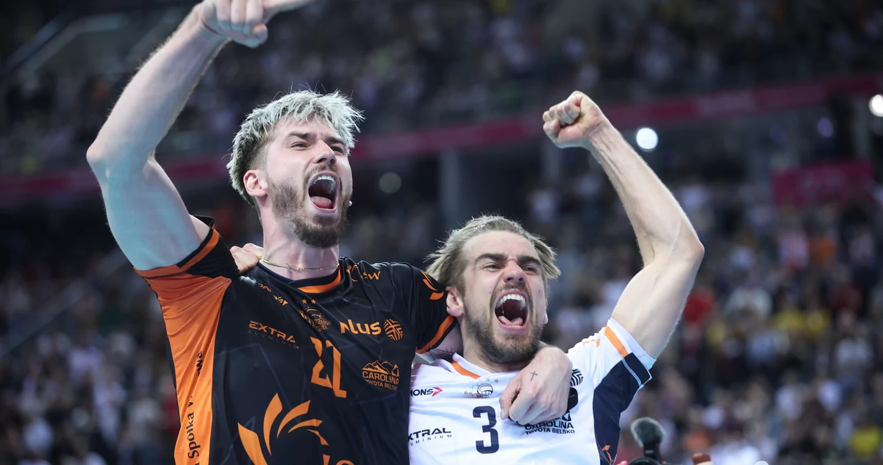 Tomasz Fornal (z lewej) został wybrany najlepszym siatkarzem finału TAURON Pucharu Polski