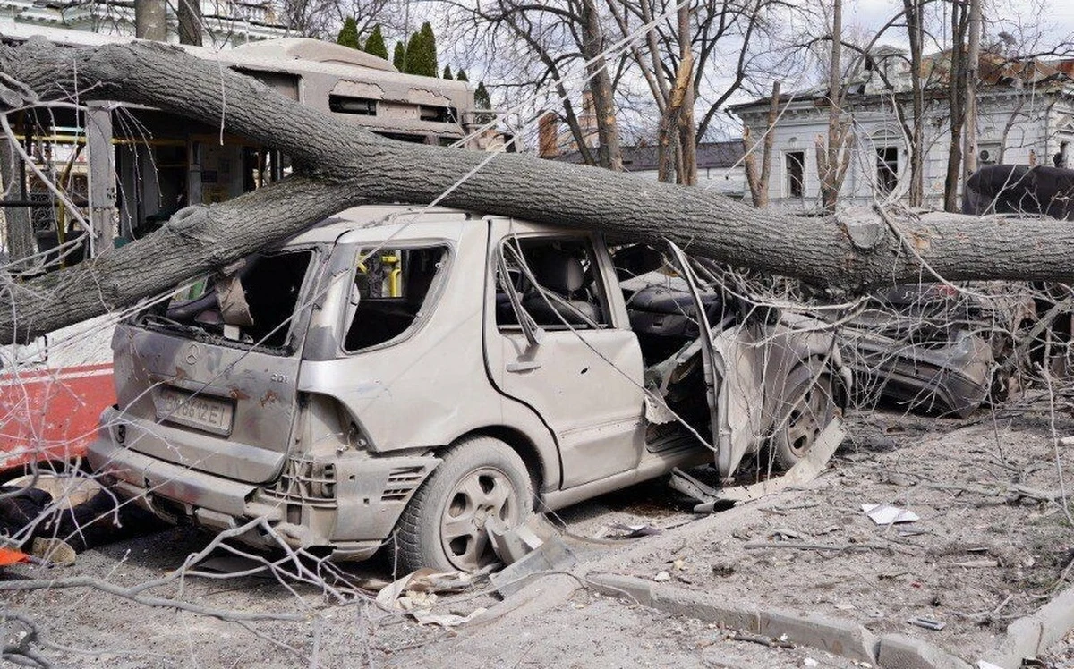 "Są duże zniszczenia. Ogromna fala uderzeniowa wyrządziła dużo szkód" - powiedział ks. Rafał Szkopowiec, polski proboszcz w kościele p.w. Zwiastowania Najświętszej Maryi Panny w Sumach. W niedzielę Rosja przeprowadziła arak rakietowy na ukraińskie miasto. Są dziesiątki zabitych i rannych.
