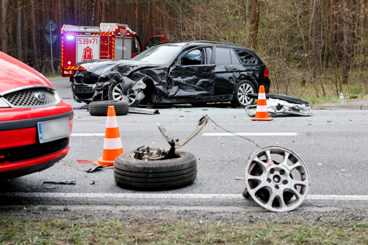 Do zdarzenia z udziałem trzech samochodów doszło w niedzielę po południu w Antoninie w powiecie ostrowskim (Wielkopolskie). Jedna osoba została ranna.