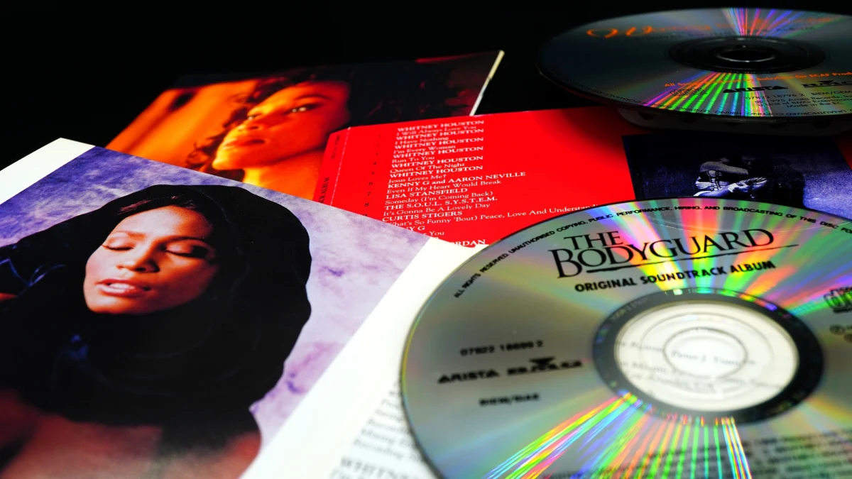 Kinowy hit z 1992 roku doczeka się nowej wersji. Remake „Bodyguarda”, w którym główne role zagrali Kevin Costner i Whitney Houston, zrealizuje wytwórnia Warner Bros. Reżyserem ma być Sam Wrench, który na swoim koncie ma m.in. film koncertowy "Taylor Swift: The Eras Tour". Scenariusz napisze Jonathan A. Abrams, twórca m.in scenariusza do filmu "Przysięgły numer 2" w reżyserii  Clinta Eastwooda.