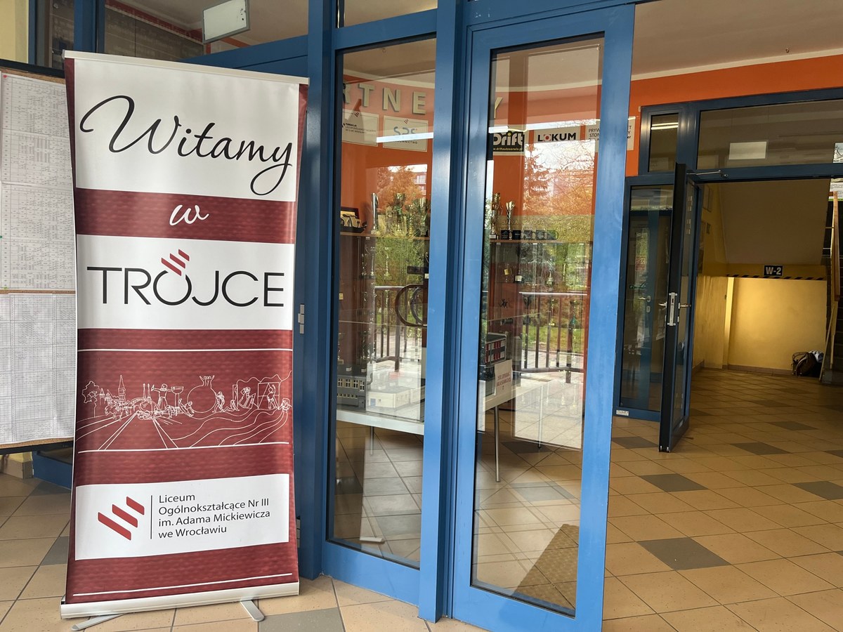 Wybuch we wrocławskim liceum. Wszczęto śledztwo
