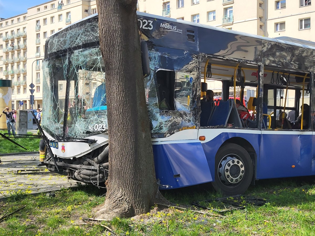 Dramatyczny wypadek autobusu w Krakowie. Wielu rannych
