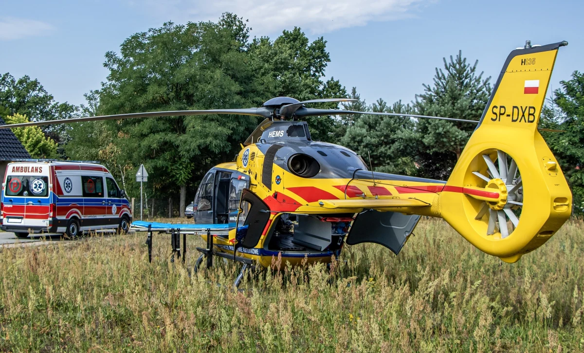 Dramat w powiecie sokołowskim w Mazowieckiem. Na jednej z prywatnych posesji 2-letni chłopiec został wciągnięty przez przekaźnik mocy, który zasilał opryskiwacz podłączony do ciągnika rolniczego. Dziecko zmarło na miejscu.