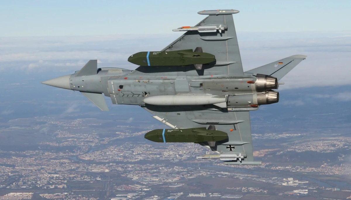 Friedrich Merz nie podziela zdania amerykańskiego prezydenta, że rosyjski atak rakietowy na Sumy był wynikiem "pomyłki". W telewizji ARD przyszły kanclerz Niemiec stwierdził, że była to zaplanowana i "wyrachowana zbrodnia". Merz powiedział też, że jeśli partnerzy RFN wyrażą zgodę, Berlin dostarczy Ukrainie pociski manewrujące Taurus. Kreml już skomentował tę deklarację.