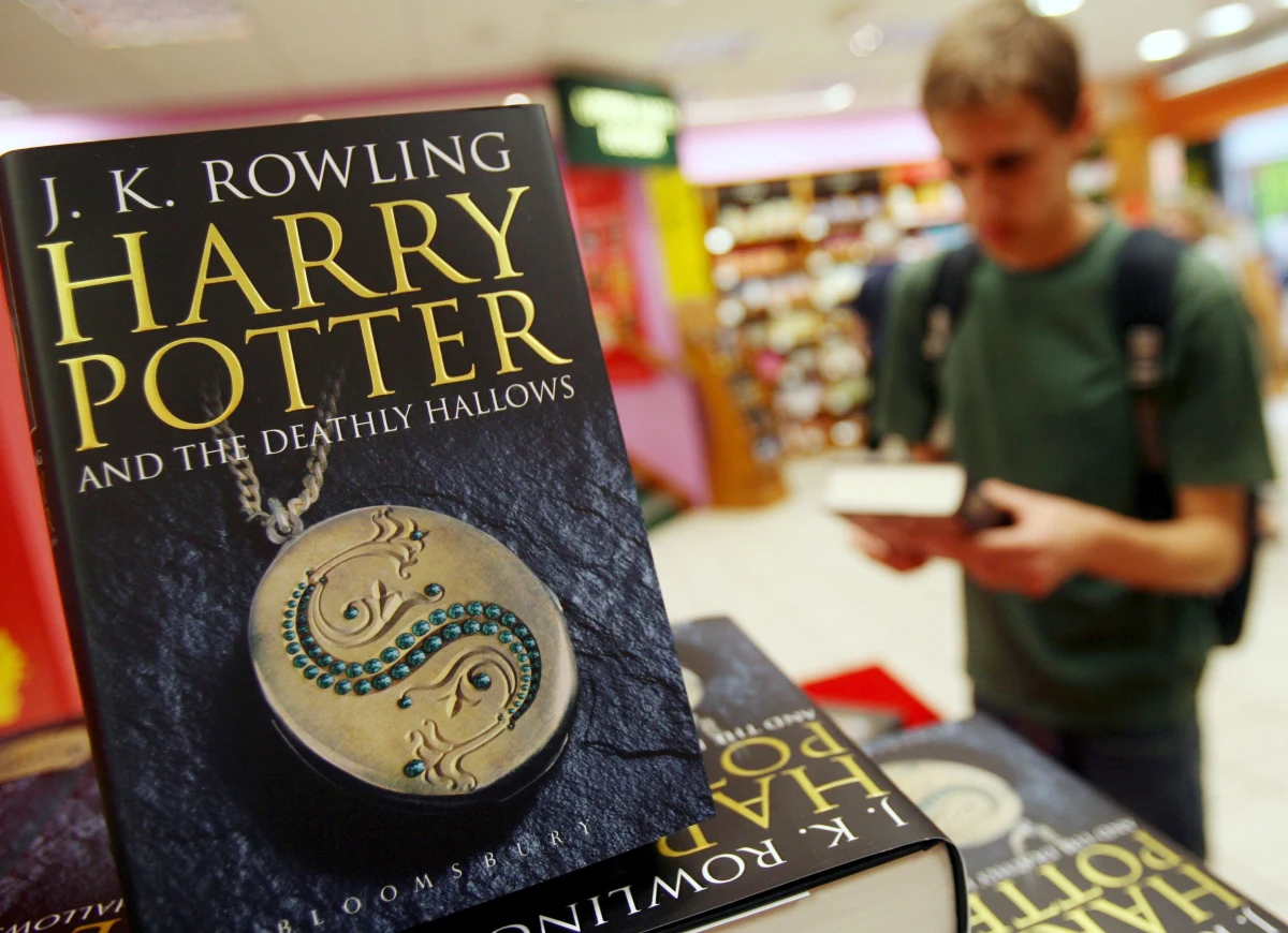 Ważna wiadomość dla fanów Harry'ego Pottera. Znamy nazwiska aktorów, którzy zagrają w nowej ekranizacji przygód słynnego czarodzieja. Tym razem będzie miała ona formę serialu. Zdjęcia mają rozpocząć się latem. 