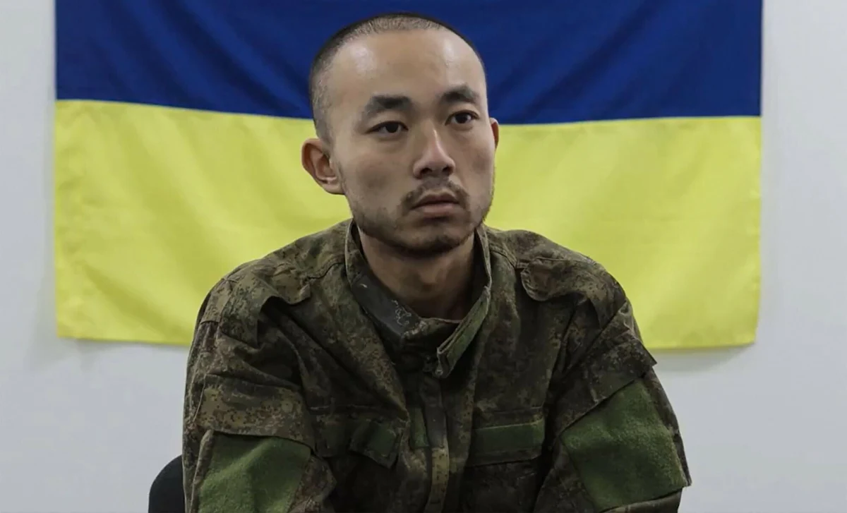 "Wszystko, co usłyszeliśmy od Rosjan, nie było prawdą" - przyznał jeden z Chińczyków, pojmany przez siły ukraińskie na początku kwietnia w obwodzie donieckim na wschodzie Ukrainy. Dwaj obywatele Chin zgodnie przyznali, że trafili na wojnę po podpisaniu kontraktów w Rosji, nie mają żadnego związku z władzami w Pekinie i "wpadli w pułapkę" zastawioną przez stronę rosyjską".