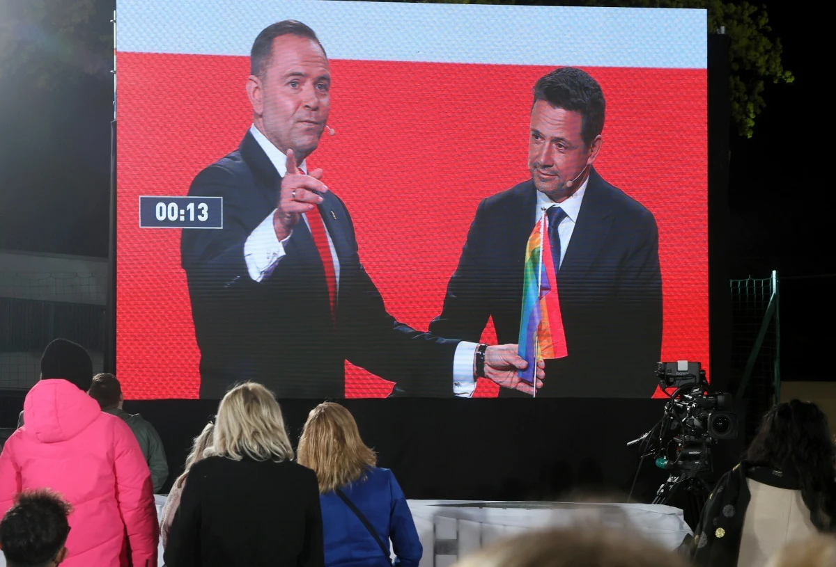 Dyskusja na temat finansowania piątkowej debaty prezydenckiej w Końskich (woj. świętokrzyskie) nie cichnie. Rzecznik Krajowego Biura Wyborczego zapowiada, że Państwowa Komisja Wyborcza odniesie się do kwestii finansowania piątkowej debaty w Końskich po zbadaniu sprawozdań komitetów wyborczych. Jak mówił, tego typu ocen "nie można dokonać na podstawie wyrywkowych informacji medialnych".