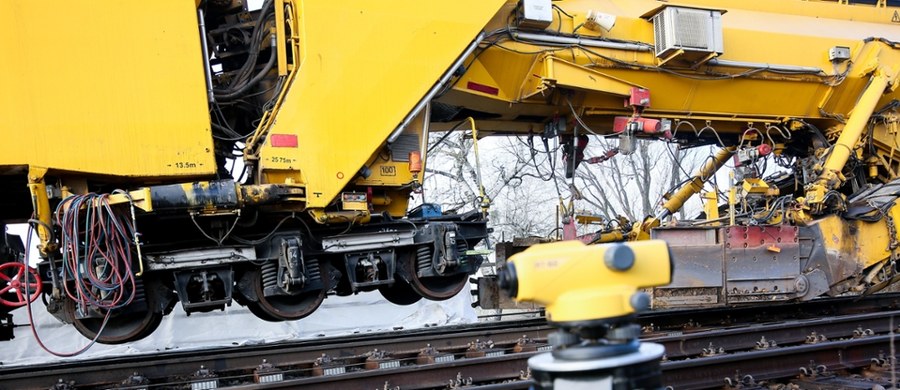 Na stacji w Żywcu (woj. śląskie) wykoleił się pociąg techniczny, używany m.in. przy remontowaniu torów. Opóźnionych na ponad 600 minut zostało 28 pociągów.