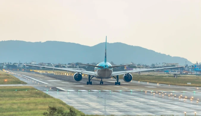 Agresywny pasażer w Modlinie. Interwencja służb na lotnisku