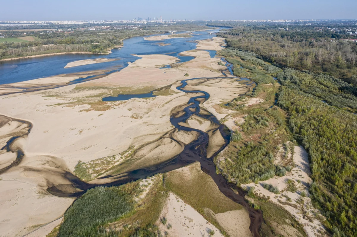 Opady w normie, ale temperatura będzie wyższa niż średnia wieloletnia. Instytut Meteorologii i Gospodarki Wodnej (IMGW) przedstawił prognozy na lato. Widać w nich poważne ryzyko wystąpienia suszy.