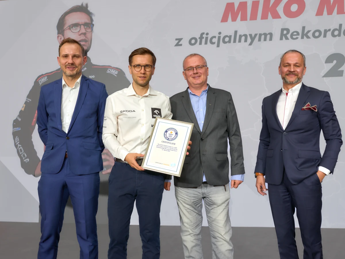 2831 km - taki dystans przejechał kierowca rajdowy Miko Marczyk na jednym baku oleju napędowego w zwykłym sedanie. Rekord Guinnessa bił w marcu, a na oficjalne potwierdzenie czekał około miesiąca. Dotychczasowy rekord, który należał do chorwackich kierowców, pobił o 286 kilometrów.