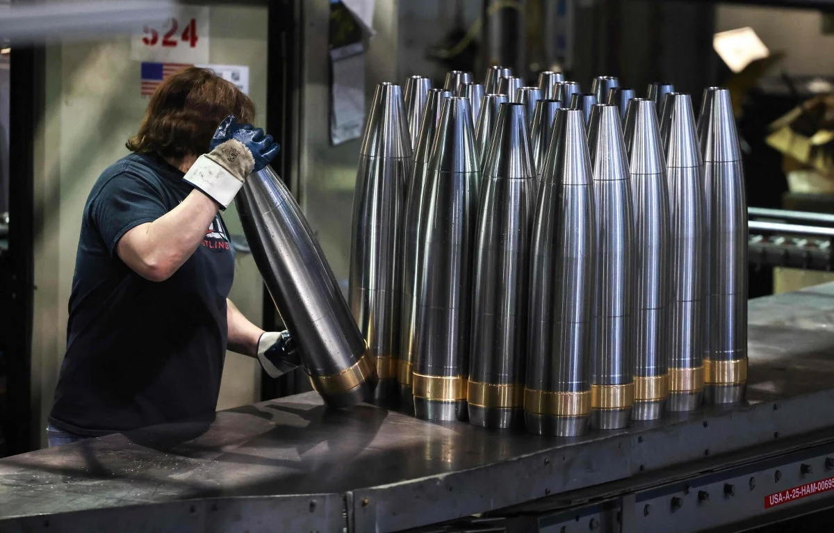 Rozpoczęcie produkcji polskiego pocisku artyleryjskiego kalibru 155 mm będzie możliwe w 2026 r. Pracuje nad nim spółka PGO wraz z Wojskowym Instytutem Technicznym Uzbrojenia. Amunicja będzie produkowana w Gorlicach w woj. małopolskim i Piotrkowie Trybunalskim w Łódzkiem.