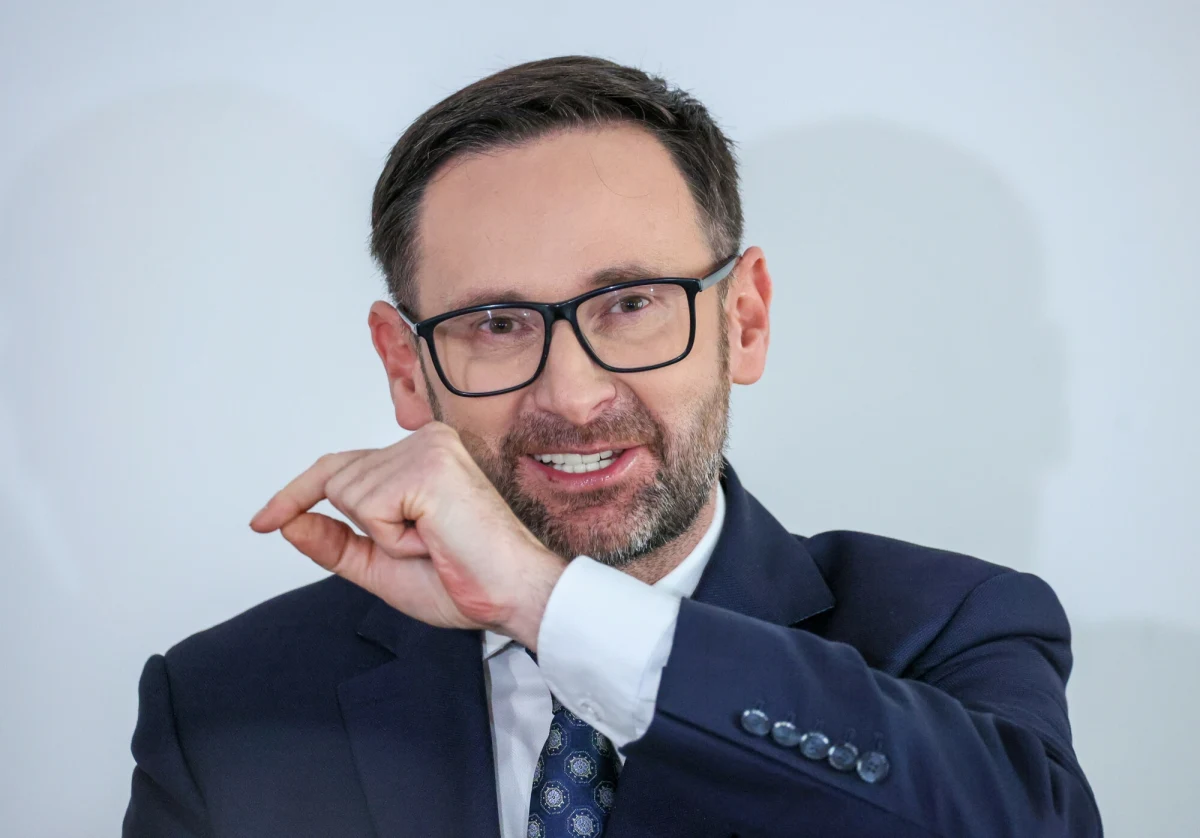 Decyzję o przejęciu Lotosu podjąłbym jeszcze 10 razy - podkreśla Daniel Obajtek. Były prezes Orlenu krytykuje raport NIK, negatywnie oceniający działania byłego zarządu koncernu paliwowego w sprawie fuzji z Lotosem. Zarzuty Izby określa jako "zmyślenia i fantazje".