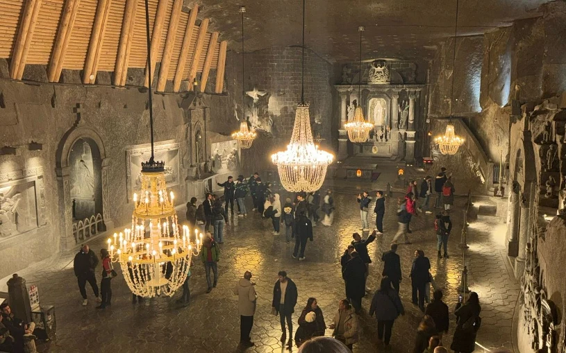 Kopalnia “Wieliczka” zatrudnia wirtualnego poliglotę. Włada 20 językami