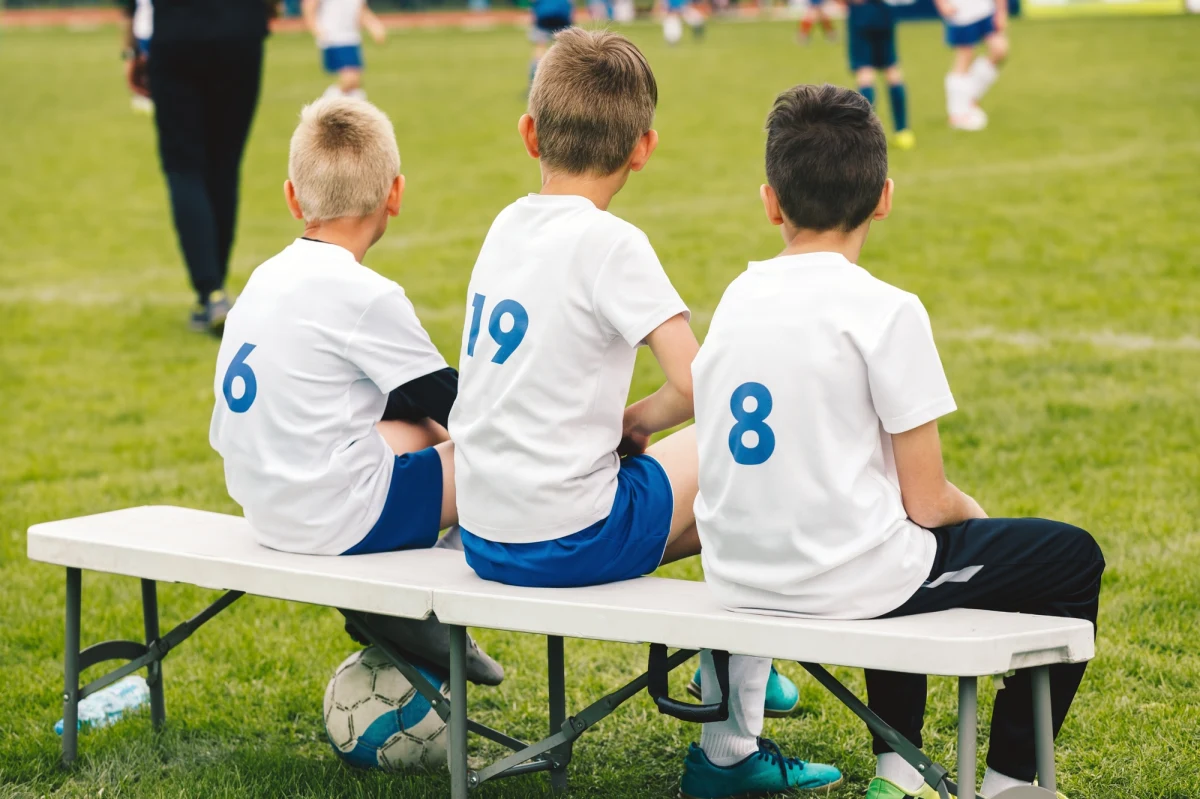 ​W czwartek uczniowie rozpoczynają przerwę świąteczną, która potrwa sześć dni - do wtorku, 22 kwietnia. W kolejnych tygodniach uczniowie będą mieć jeszcze wiele dni wolnych od nauki. W dodatkowe dni wolne szkoła ma obowiązek zorganizowania zajęć wychowawczo-opiekuńczych.