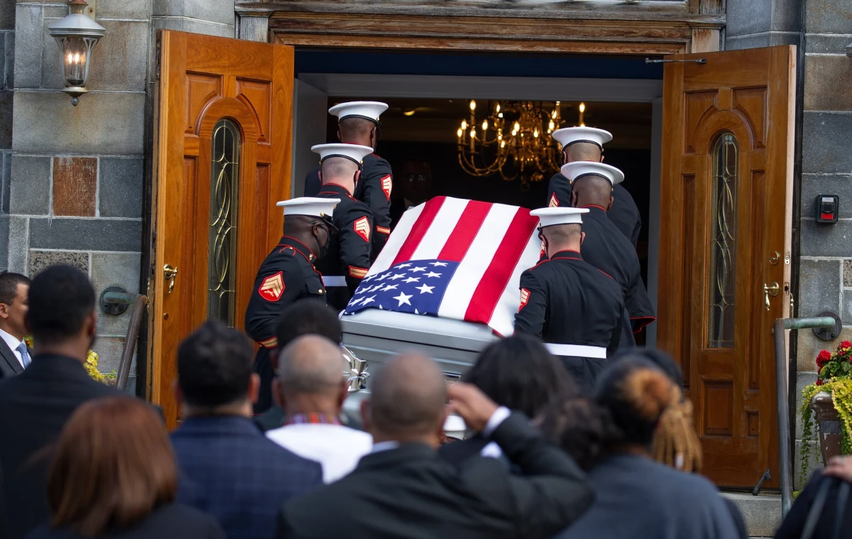 Fundacja RT Weatherman ogłosiła powrót do USA sierżanta piechoty morskiej Coreya Nawrockiego (w stanie spoczynku), odznaczonego weterana, który zginął na ukraińskim froncie, walcząc ramię w ramię z elitarnymi jednostkami Kijowa przeciwko rosyjskiemu najeźdźcy. Jego szczątki zostały zbezczeszczone przez Rosjan i wykorzystane w propagandowej kampanii okrucieństwa Moskwy. Nawrockiego pożegnano z honorami, godnymi największych bohaterów wojennych.