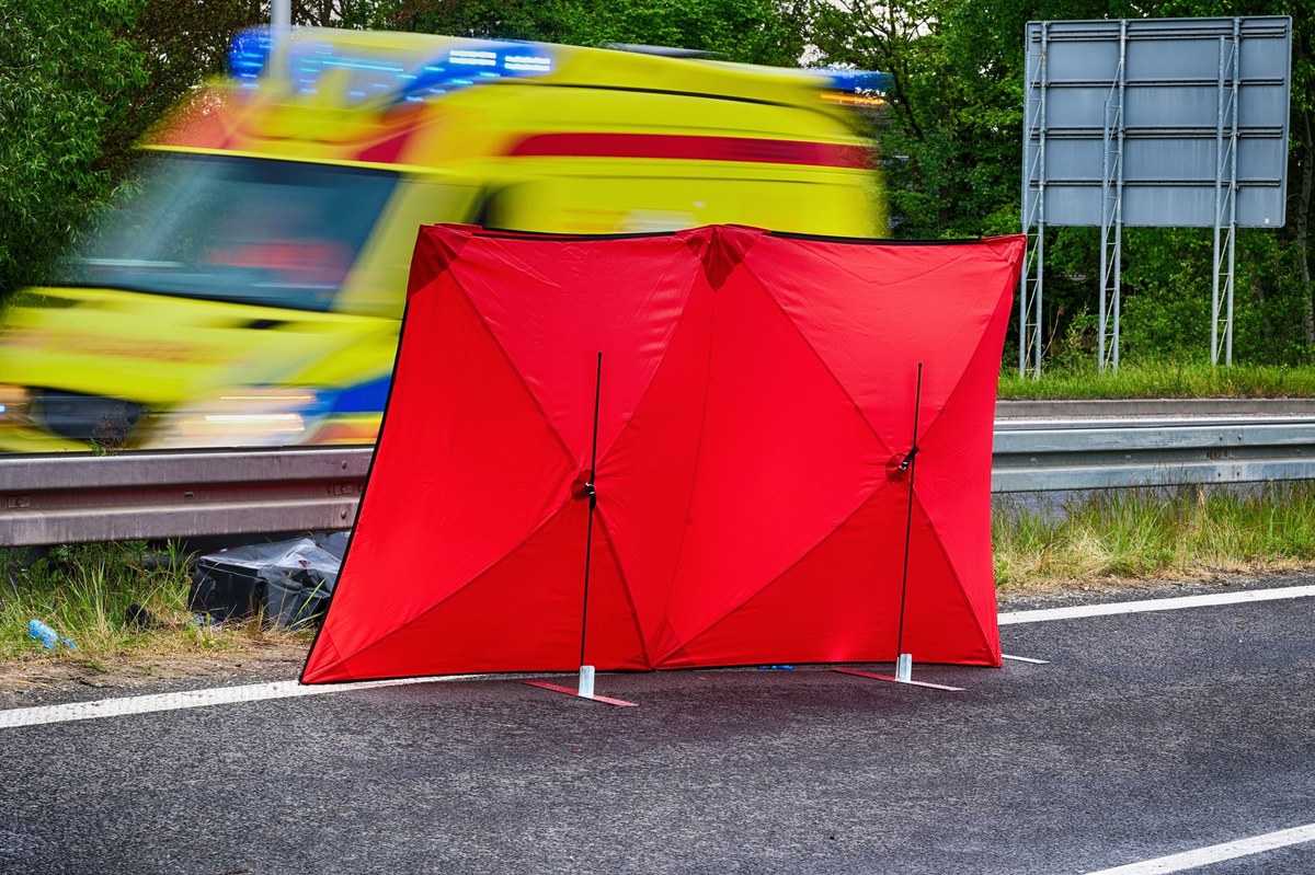 Do śmiertelnego wypadku na autostradzie A4 na węźle Pietrzykowice koło Wrocławia doszło o godz. 7:45. Zderzyły się tam cztery auta, zginęła jedna osoba. 