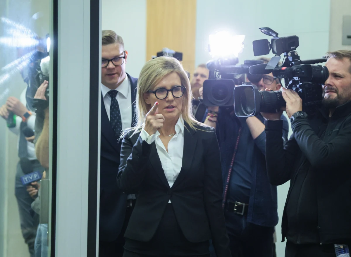 Prokurator krajowy Dariusz Korneluk podkreślił, że decyzja o delegowaniu prok. Ewa Wrzosek do Prokuratury Okręgowej w Warszawie była podyktowana jej wieloletnim doświadczeniem i profesjonalizmem. Wrzosek, która od początku lutego zajmuje się sprawami przestępczości gospodarczej, zapewniła, że nie ma żadnych okoliczności, które mogłyby wykluczyć ją z prowadzenia śledztwa w sprawie "dwóch wież". 