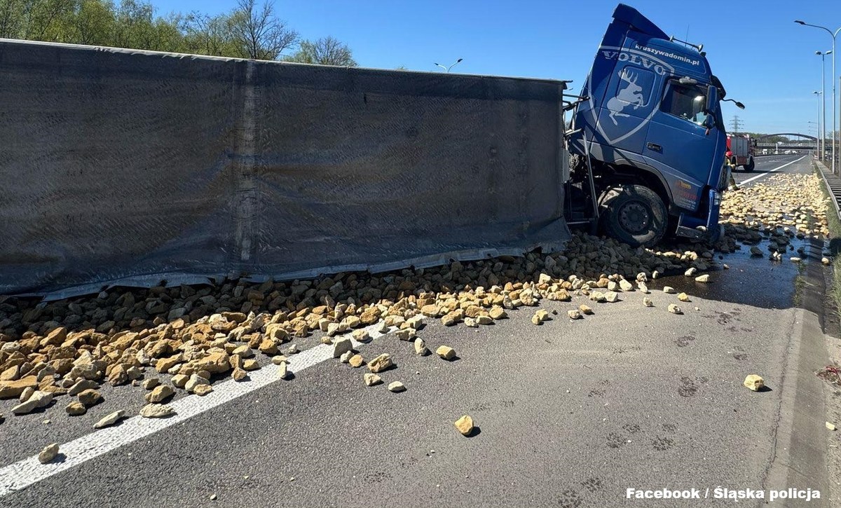 Na autostradę A4 z ciężarówki wysypały się kamienie