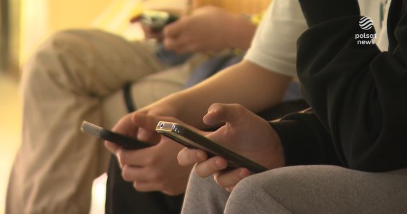 "Wydarzenia": telefony zagrożeniem dla uczniów