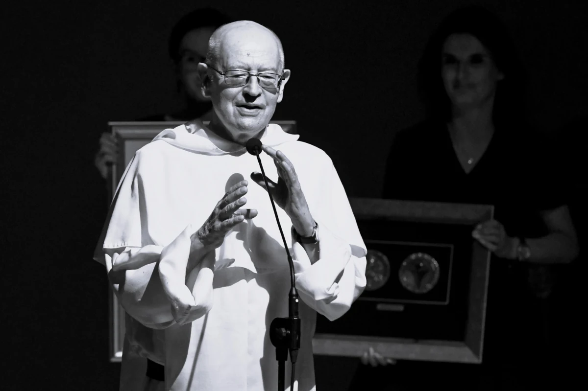 "On zawsze zachowywał wewnętrzną wolność, mimo że żył w czasach, gdy okoliczności te bliższe i te dalsze wcale nie ceniły takich postaw" - te słowa wypowiedział podczas pogrzebu wybitnego filozofa i teologa o. Jana Kłoczowskiego prowincjał polskich dominikanów o. Łukasz Wiśniewski.
