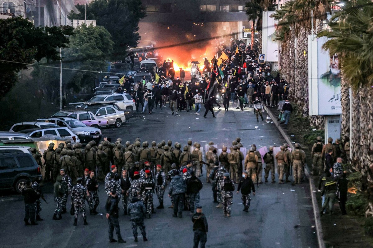 Około 400 dowódców polowych Hezbollahu, libańskiej organizacji uznawanej przez wiele krajów za terrorystyczną, wraz z rodzinami opuszcza Liban, by osiedlić się w różnych państwach Ameryki Południowej, w tym Brazylii, Kolumbii, Wenezueli i Ekwadorze. Informacje te przekazała saudyjska telewizja Al-Hadath, powołując się na źródła w ambasadzie Argentyny w Bejrucie.