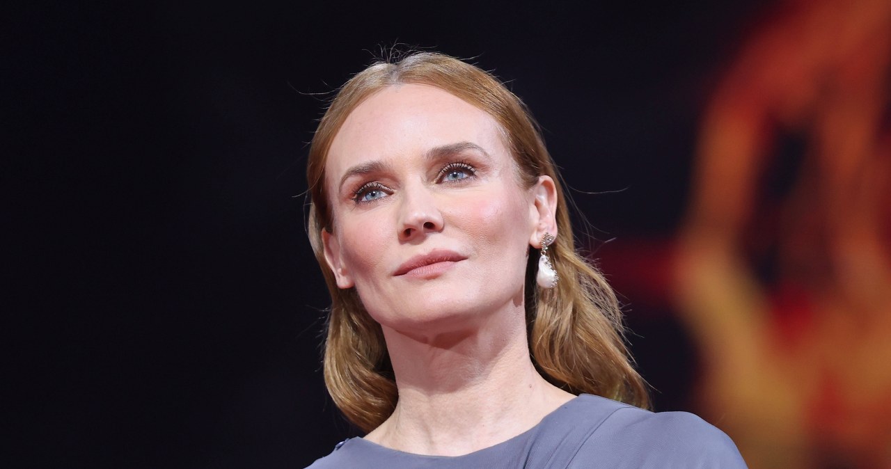 Białe spodnie na ulicach. Tak nosimy je latem 2025 - inspiracja od Diane Kruger