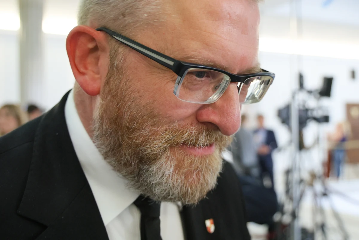 Są dalsze konsekwencje środowego incydentu wywołanego przez Grzegorza Brauna w szpitalu w dolnośląskiej Oleśnicy. Tamtejsza prokuratura rejonowa wszczęła śledztwo, które ma zbadać m.in. kwestię pozbawienia wolności lekarza ginekolog Gizeli Jagielskiej.