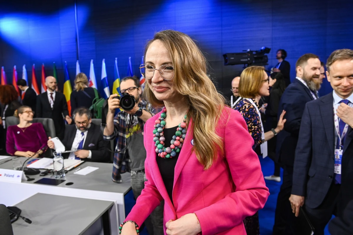 W ostatnim tygodniu kwietnia Ministerstwo Rodziny, Pracy i Polityki Społecznej zaprezentuje kluczowe wnioski z przeprowadzonych analiz dotyczących możliwości skrócenia tygodnia pracy w Polsce. Agnieszka Dziemianowicz-Bąk, szefowa resortu, zapowiedziała, że przedstawione zostaną najważniejsze kierunki dalszych działań w tej sprawie.