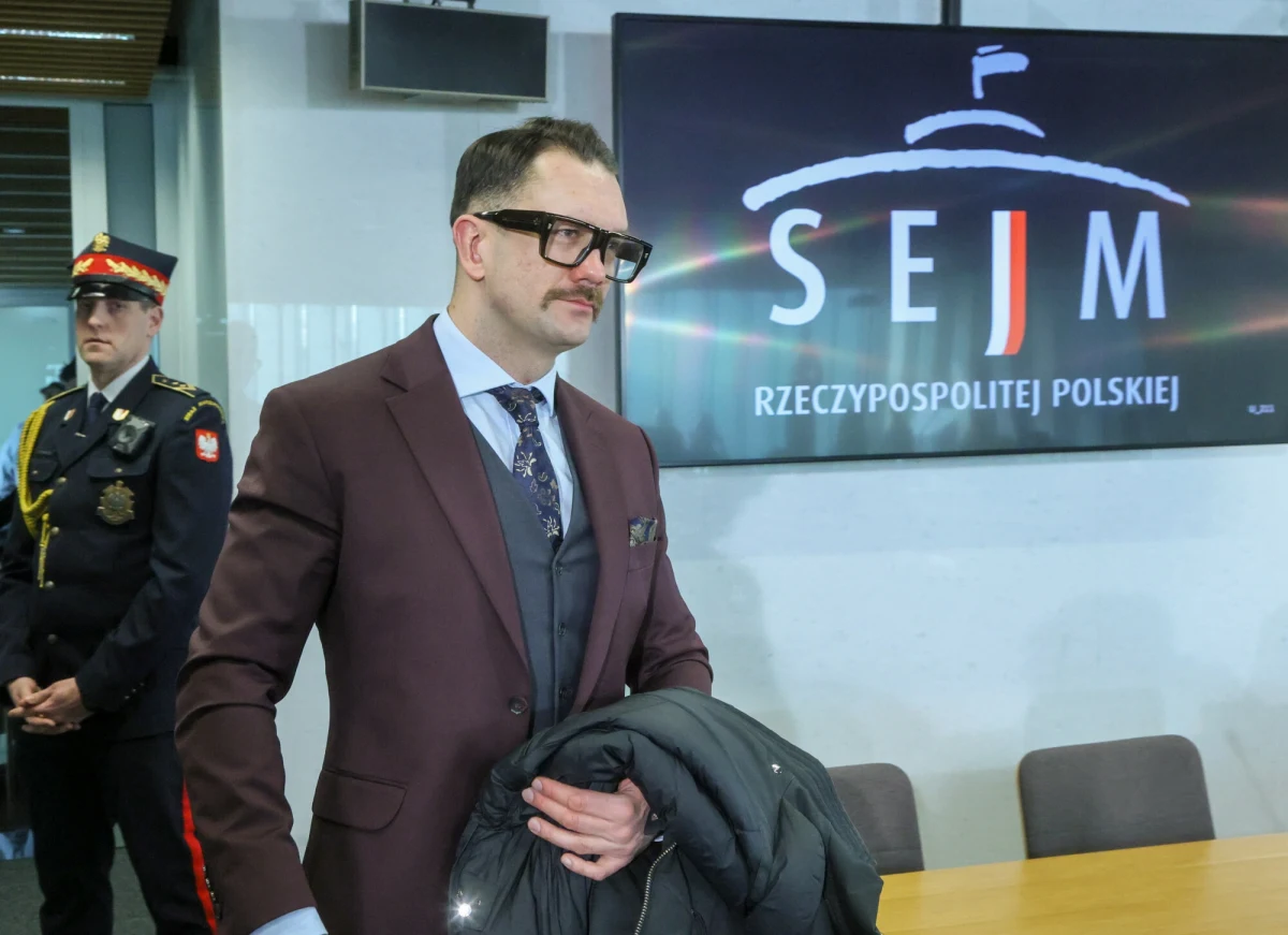 Prokuratura Okręgowa w Zielonej Górze skierowała do sądu akt oskarżenia przeciwko posłowi Łukaszowi Mejzie. Politykowi postawiono 11 zarzutów związanych głównie z podawaniem nieprawdziwych informacji lub ich zatajania w oświadczeniach majątkowych w latach 2021-2024. Poseł nie przyznaje się do winy.