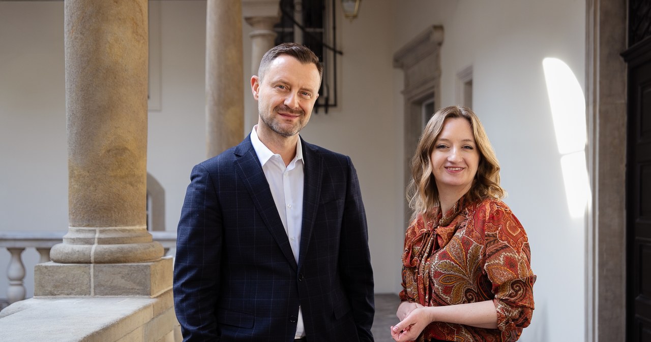 Po osiemnastu latach prowadzenia Festiwalu Muzyki Filmowej w Krakowie Robert Piaskowski - współtwórca i dyrektor artystyczny tego wydarzenia - przekaże kierownictwo doświadczonej menedżerce kultury Agacie Grabowieckiej. "To moment, do którego przygotowywałem się od dłuższego czasu" - mówi Piaskowski. Chcę zachować tożsamość FMF, ale zależy mi też na tym, by z roku na rok festiwal się rozwijał" - dodaje Grabowiecka. 