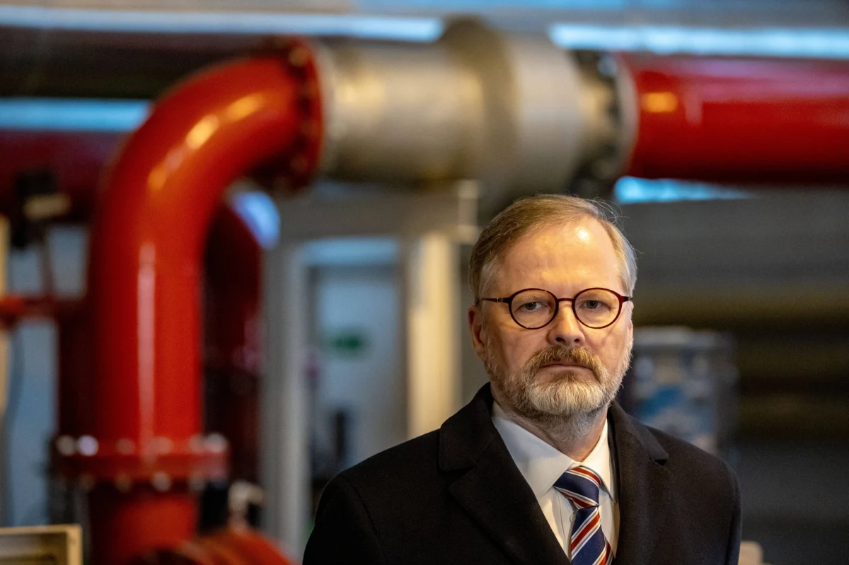 Czeski premier Petr Fiala poinformował w czwartek, że po raz pierwszy w historii, Czechy odbierają wyłącznie nierosyjską ropę. Zakończona została rozbudowa transalpejskiego rurociągu TAL i pierwsze dostawy nierosyjskiej ropy pochodzące ze zbiorników we włoskim Trieście dotarły do Czech.