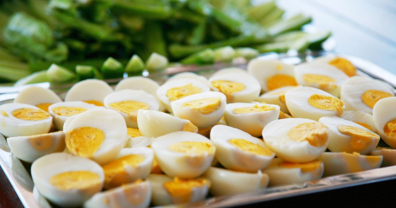 QUIZ wiedzy o jajkach. Zdrowe i smaczne czy tuczące i pełne cholesterolu?