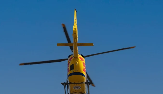 Autostrada całkowicie zablokowana. Zderzenie kilku pojazdów, 12 osób rannych