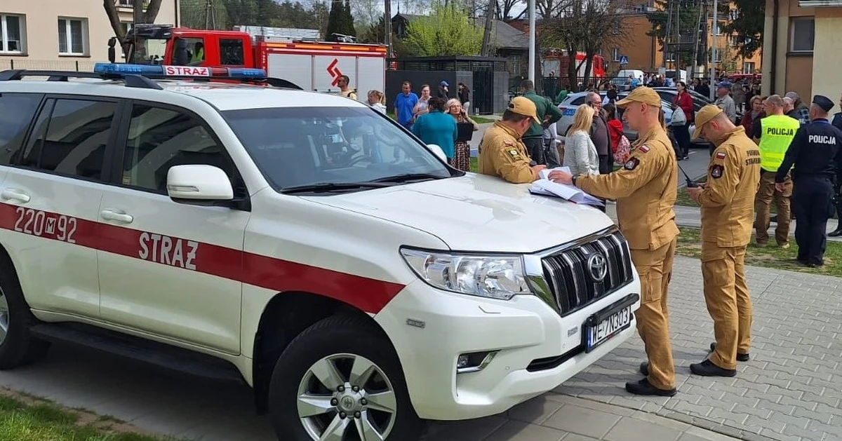 Rusza śledztwo w sprawie zasłabnięcia uczniów w szkole podstawowej w Starej Wsi pod Celestynowem na Mazowszu - dowiedział się dziennikarz RMF FM. We wtorek podczas apelu w sali gimnastycznej w krótkim czasie 24 nastolatków gorzej się poczuło. Skarżyli się na bóle brzucha, zawroty głowy, niektórzy zasłabli. 